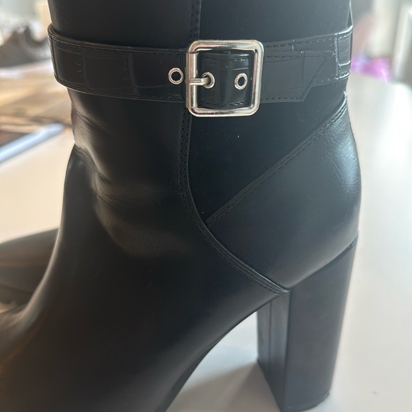 Shoe Dazzle Black Heeled Boots Sleek Modern Design - Picture 4 of 5